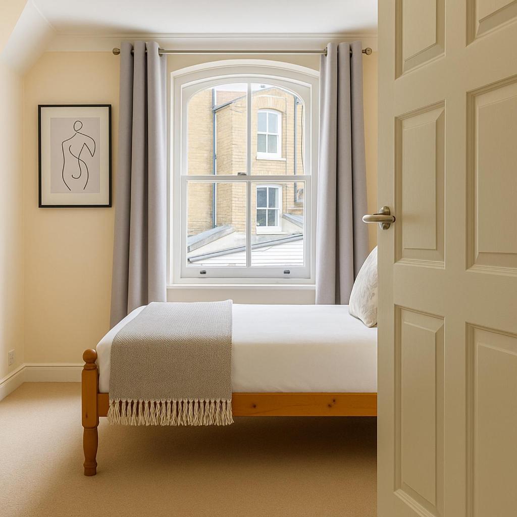 Flat - 3 Min To West Kensington Station