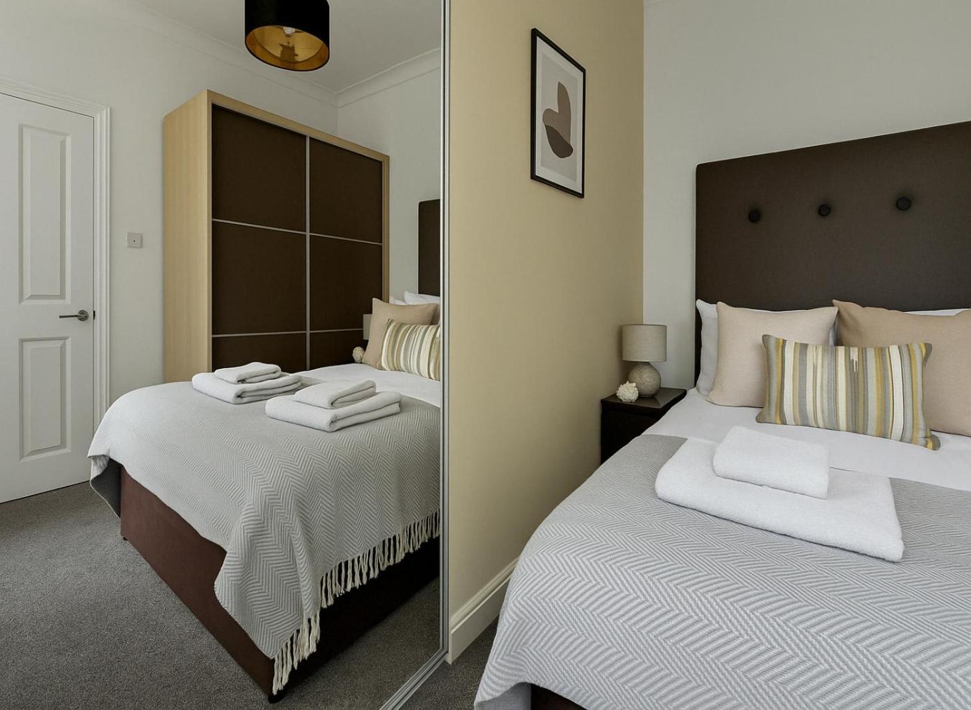Flat - 3 Min To West Kensington Station Apartment *